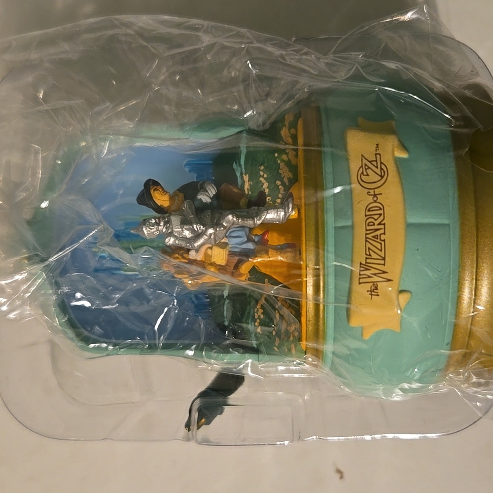 New Hallmart, Wizard of Oz, singing christmas ornament - Picture 8 of 10